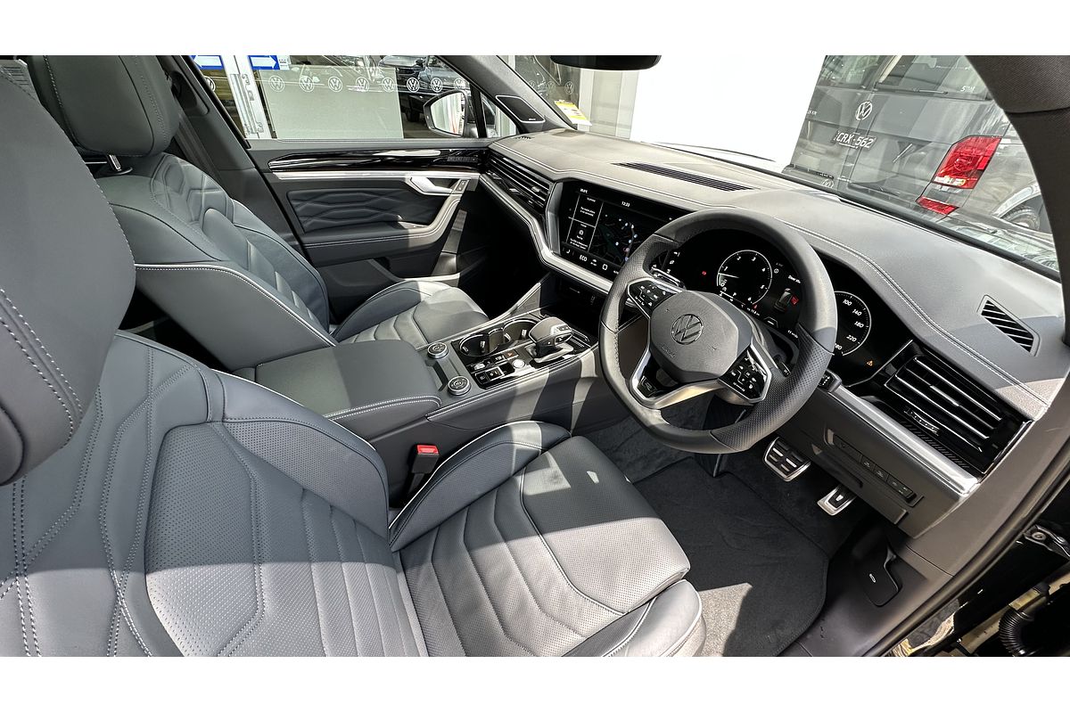 2024 Volkswagen Touareg 210TDI R-Line RC