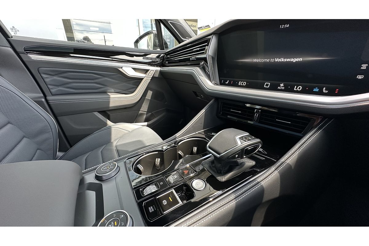 2024 Volkswagen Touareg 210TDI R-Line RC