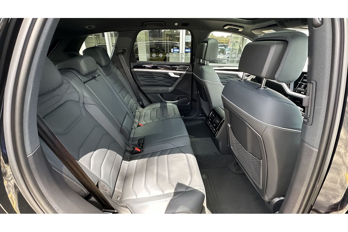 2024 Volkswagen Touareg 210TDI R-Line RC