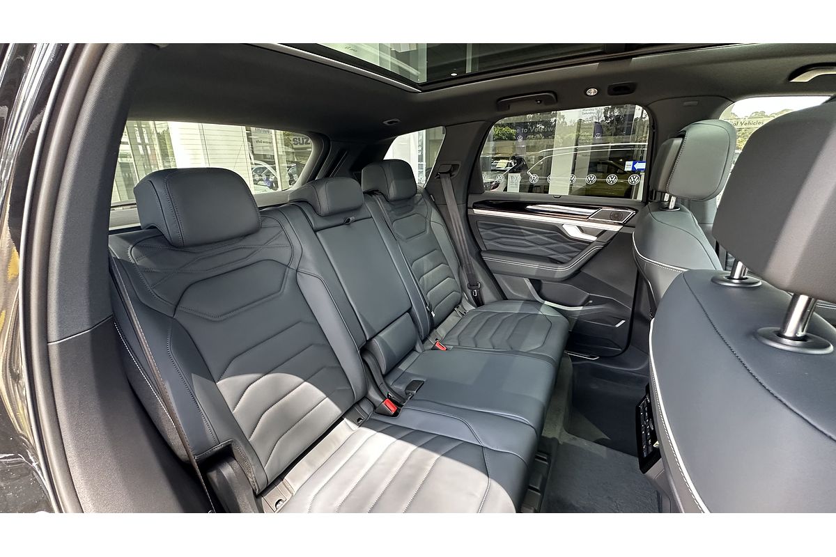 2024 Volkswagen Touareg 210TDI R-Line RC