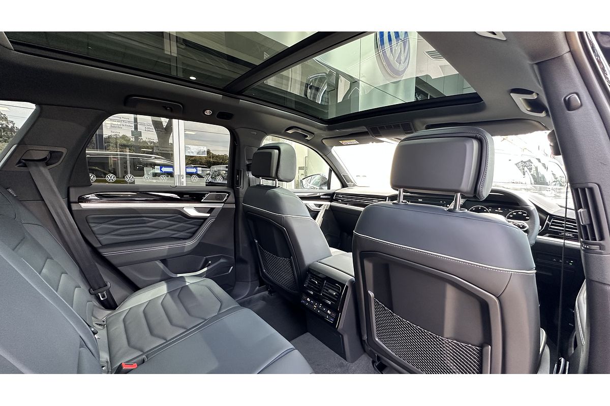 2024 Volkswagen Touareg 210TDI R-Line RC