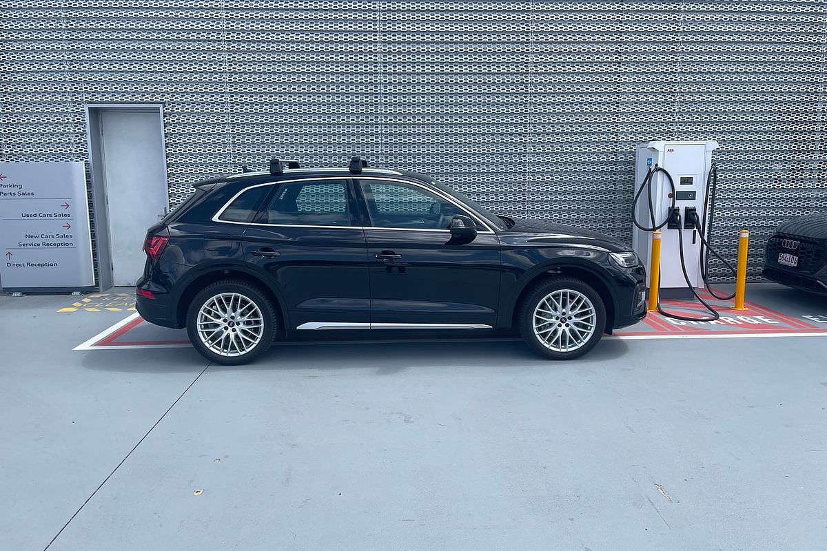 2024 Audi Q5 40 TDI Sport FY