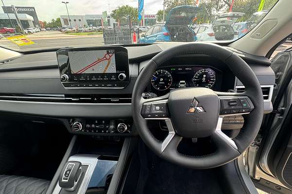 2024 Mitsubishi Outlander Exceed ZM