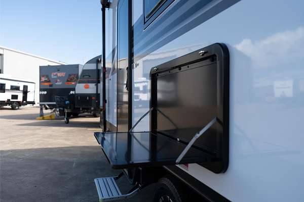 2025 Crusader Lifechanger Bunkie
