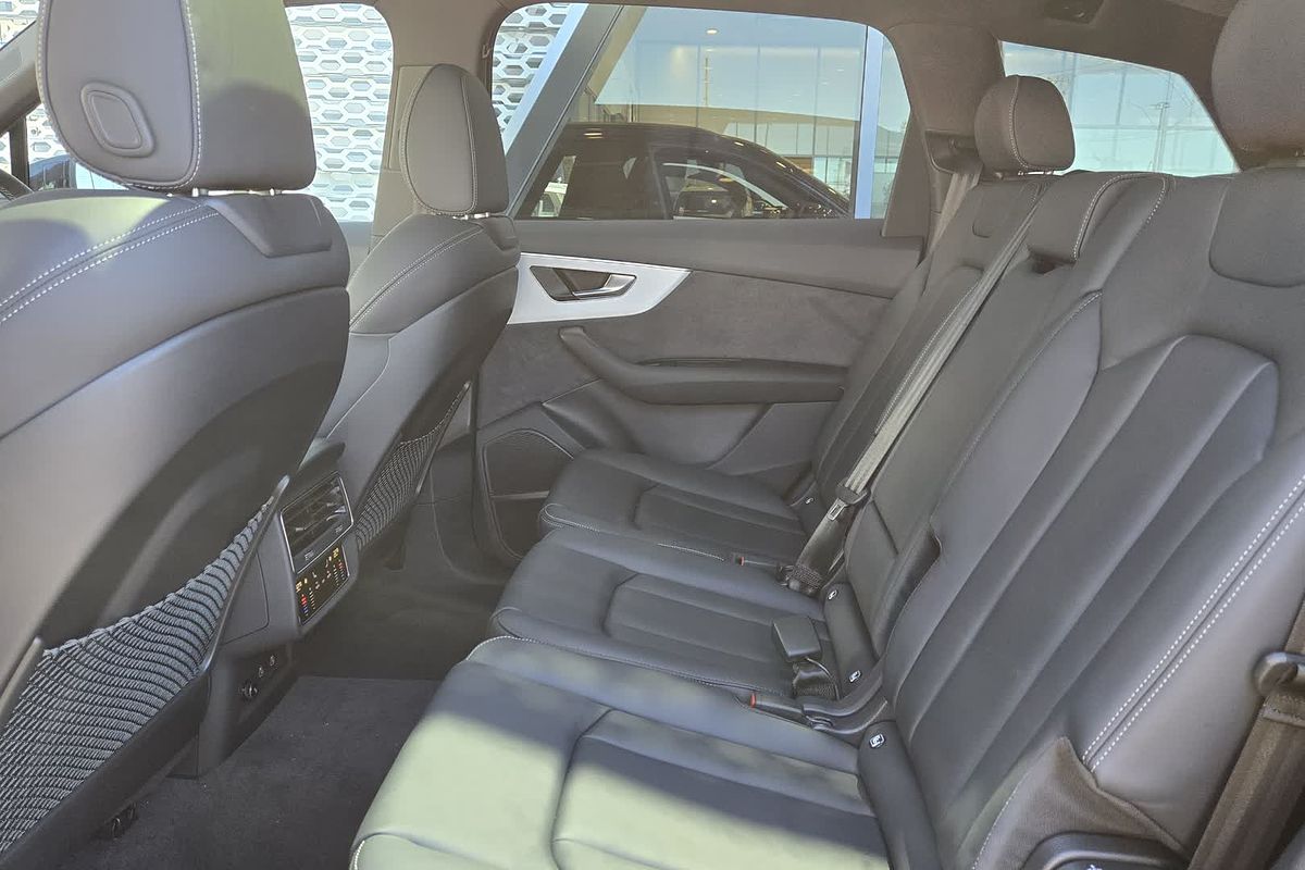 2024 Audi Q7 50 TDI S line 4M