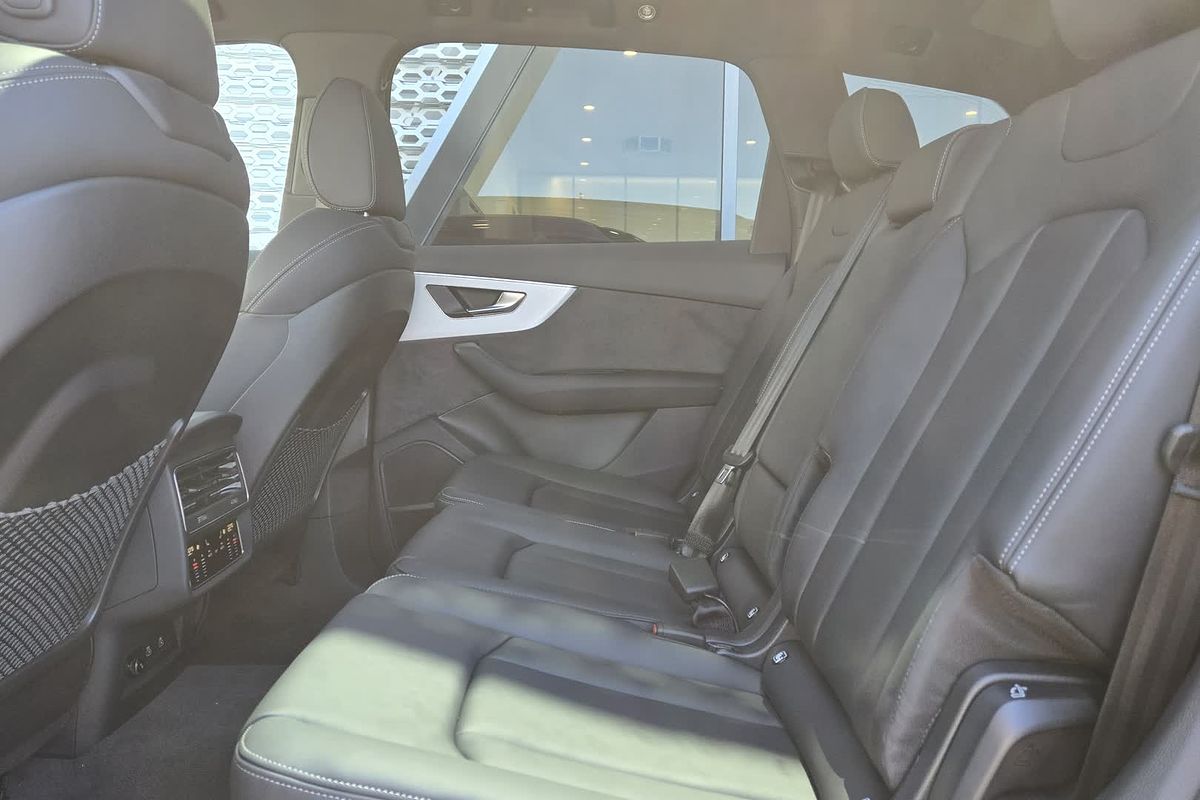 2024 Audi Q7 50 TDI S line 4M