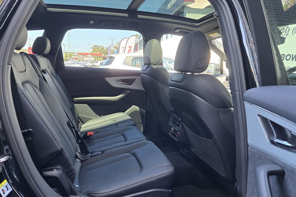2024 Audi Q7 50 TDI S line 4M