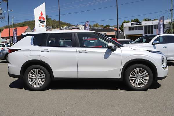 2024 Mitsubishi Outlander ES ZM