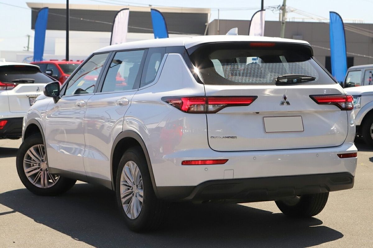 2024 Mitsubishi Outlander ES ZM