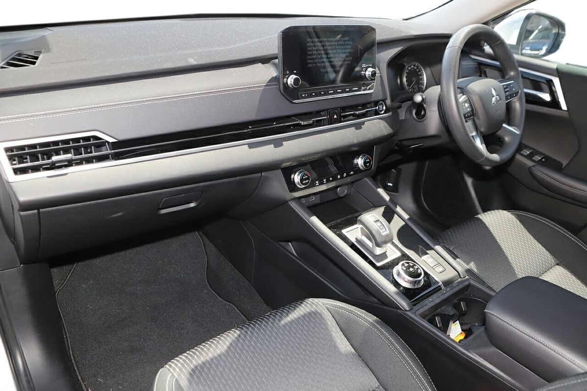 2024 Mitsubishi Outlander ES ZM