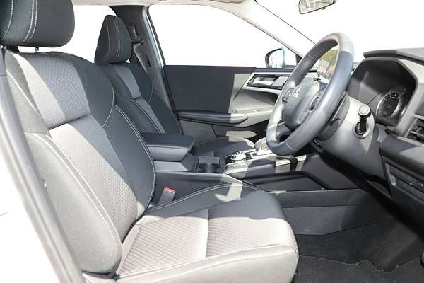 2024 Mitsubishi Outlander ES ZM