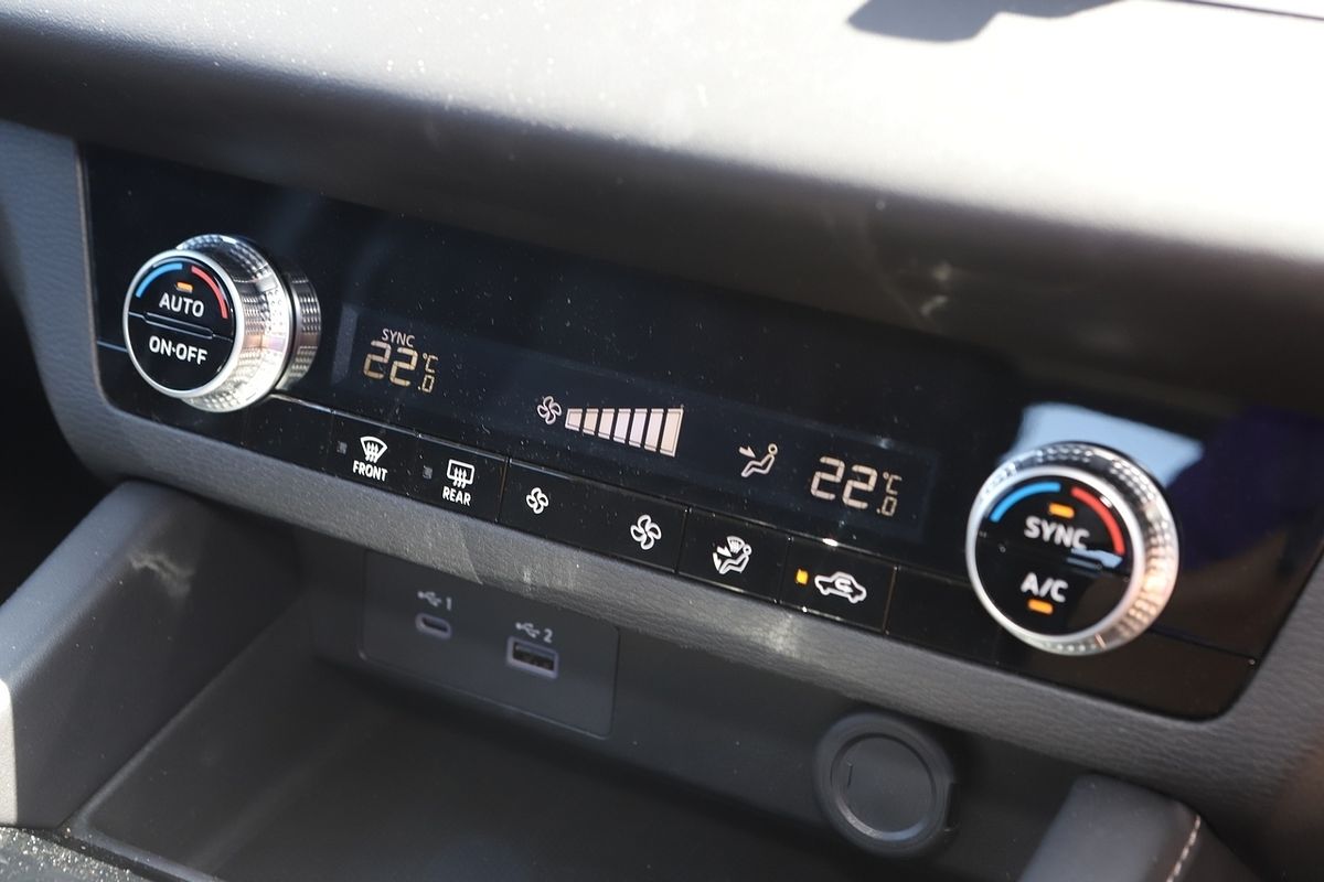 2024 Mitsubishi Outlander ES ZM