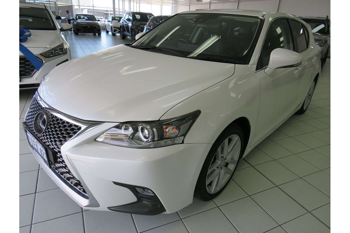 2017 Lexus CT CT200h Luxury ZWA10R