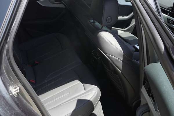 2024 Audi A4 45 TFSI S line B9