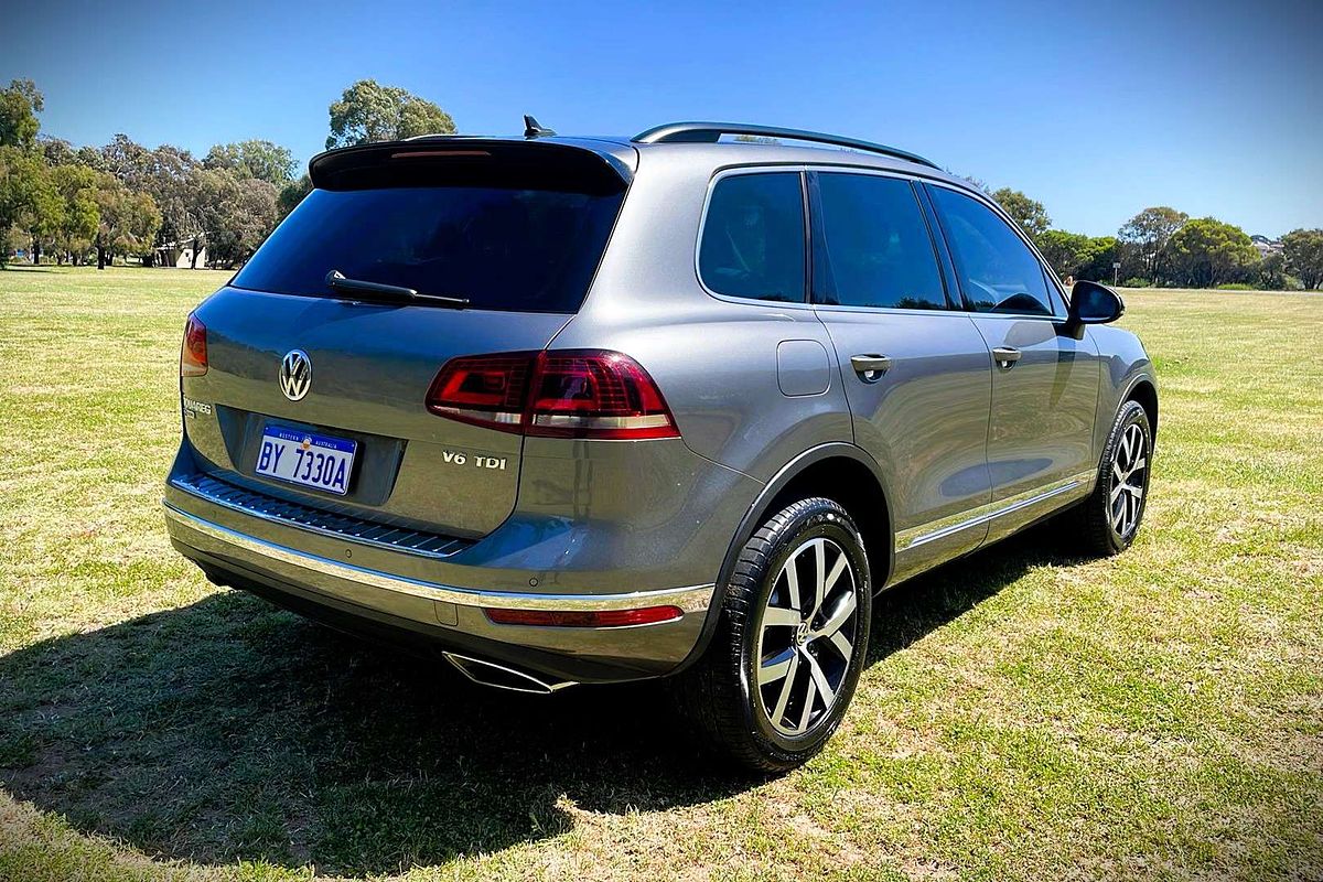 2017 Volkswagen Touareg Monochrome 7P