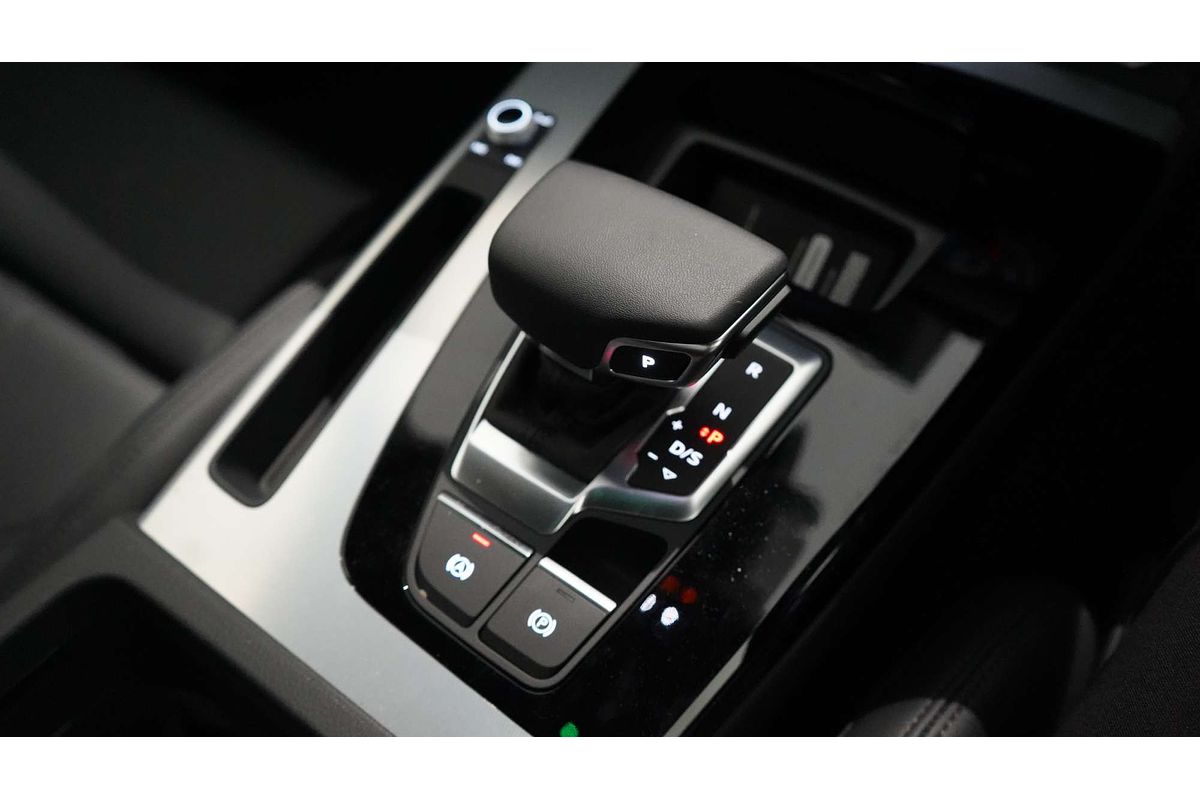 2024 Audi Q5 40 TDI S Line FY