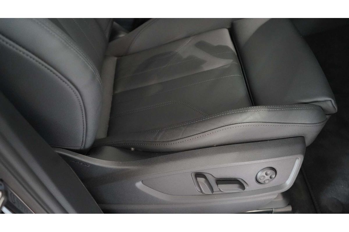 2024 Audi Q5 40 TDI S Line FY