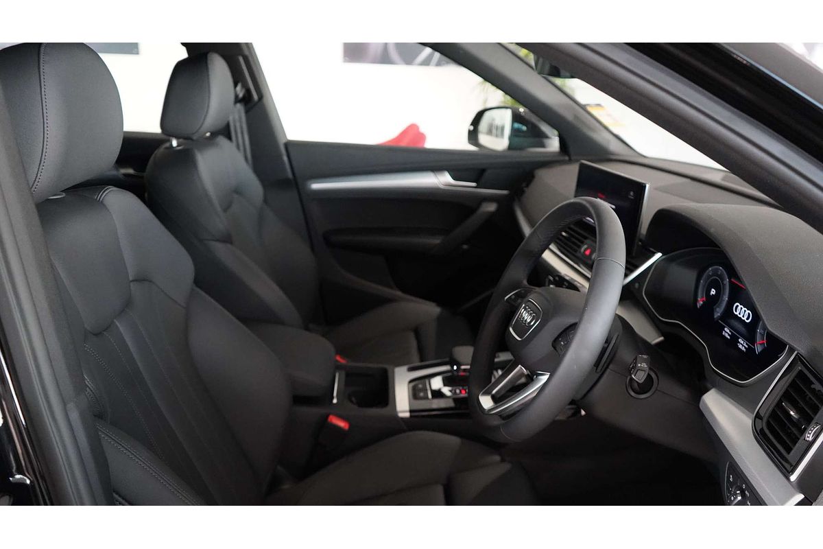 2024 Audi Q5 40 TDI S Line FY
