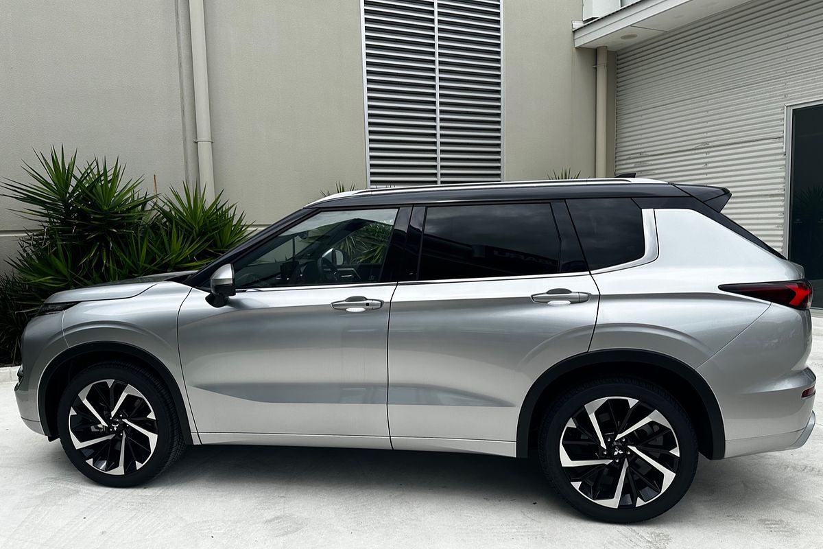 2023 Mitsubishi Outlander Exceed Tourer ZM