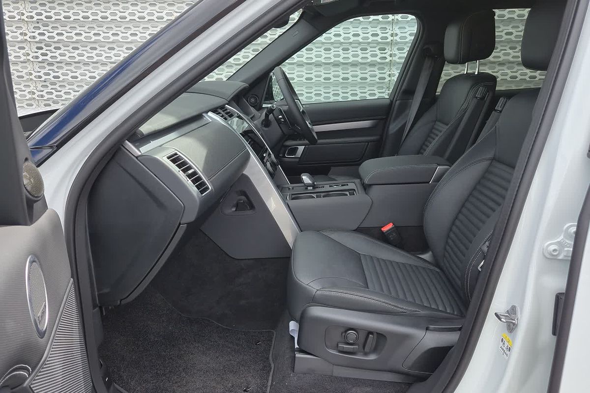 2024 Land Rover Discovery D300 Dynamic SE Series 5