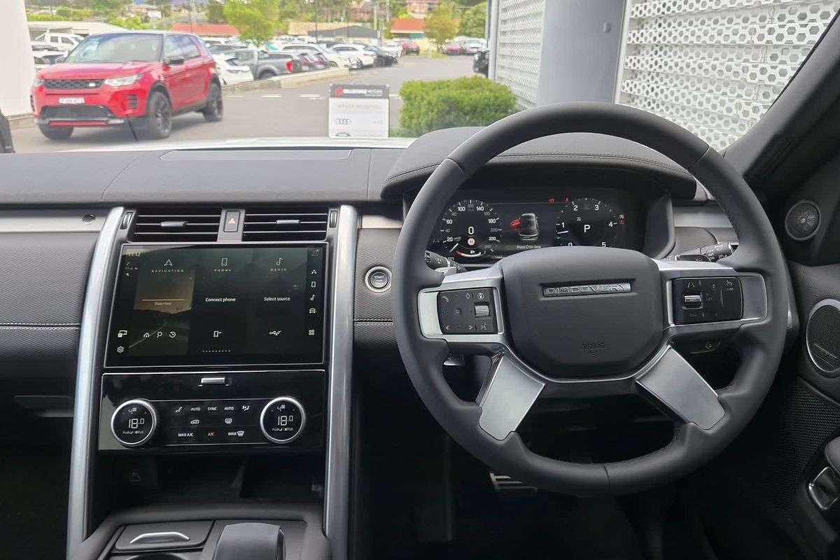 2024 Land Rover Discovery D300 Dynamic SE Series 5