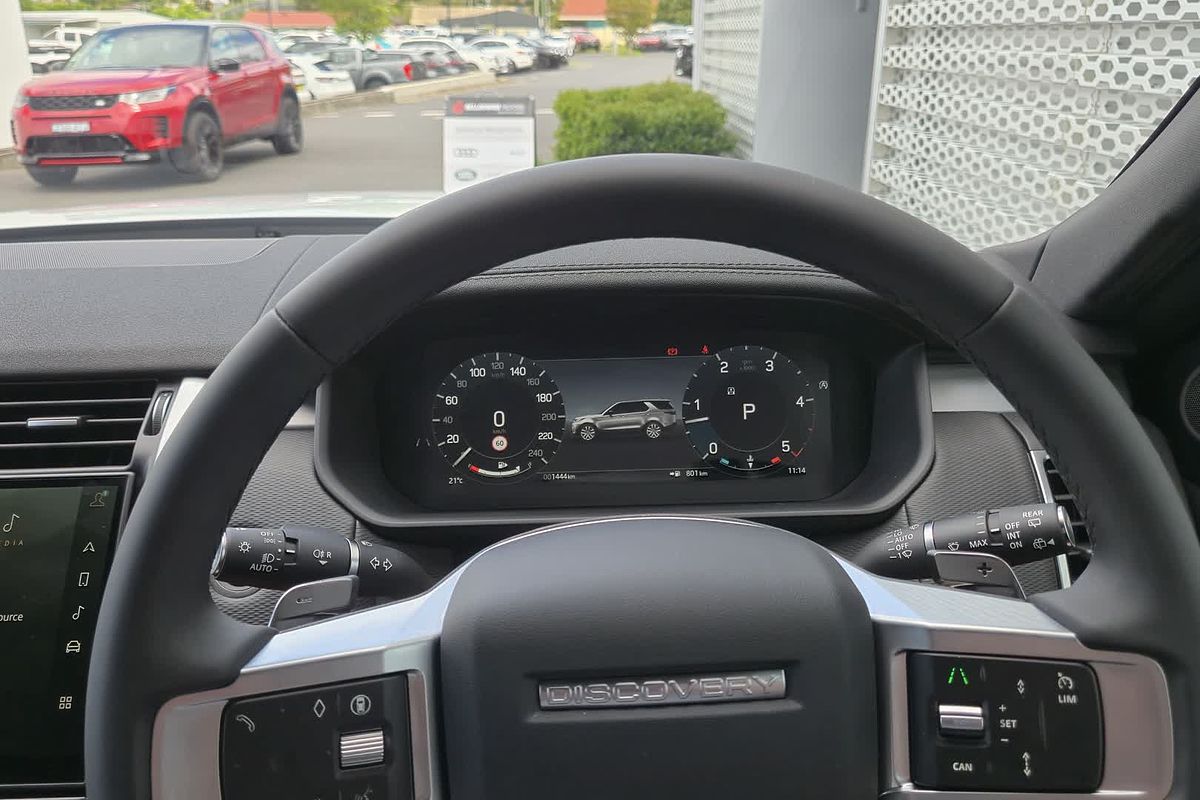 2024 Land Rover Discovery D300 Dynamic SE Series 5