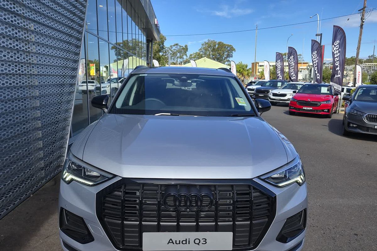 2024 Audi Q3 35 TFSI Dynamic Black F3