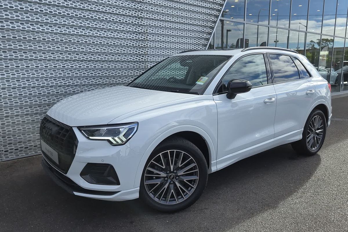 2024 Audi Q3 35 TFSI Dynamic Black F3