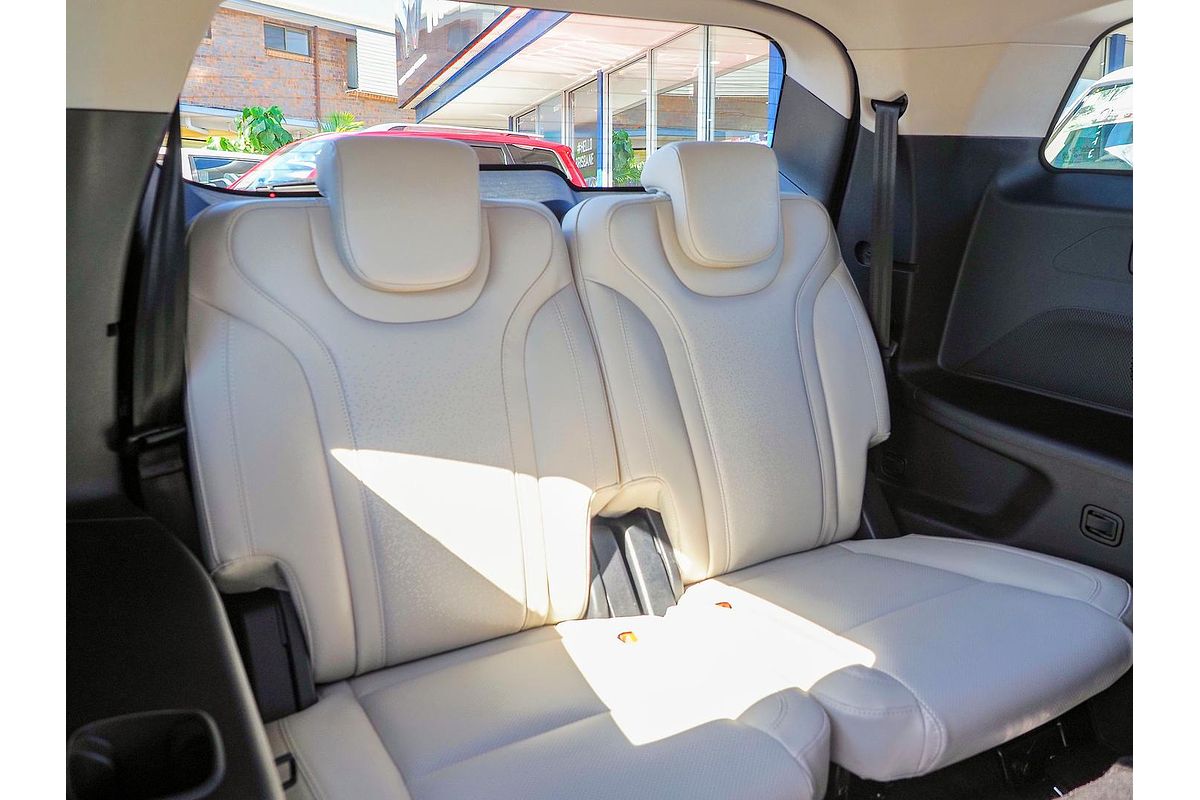 2024 Mahindra XUV700 AX7L