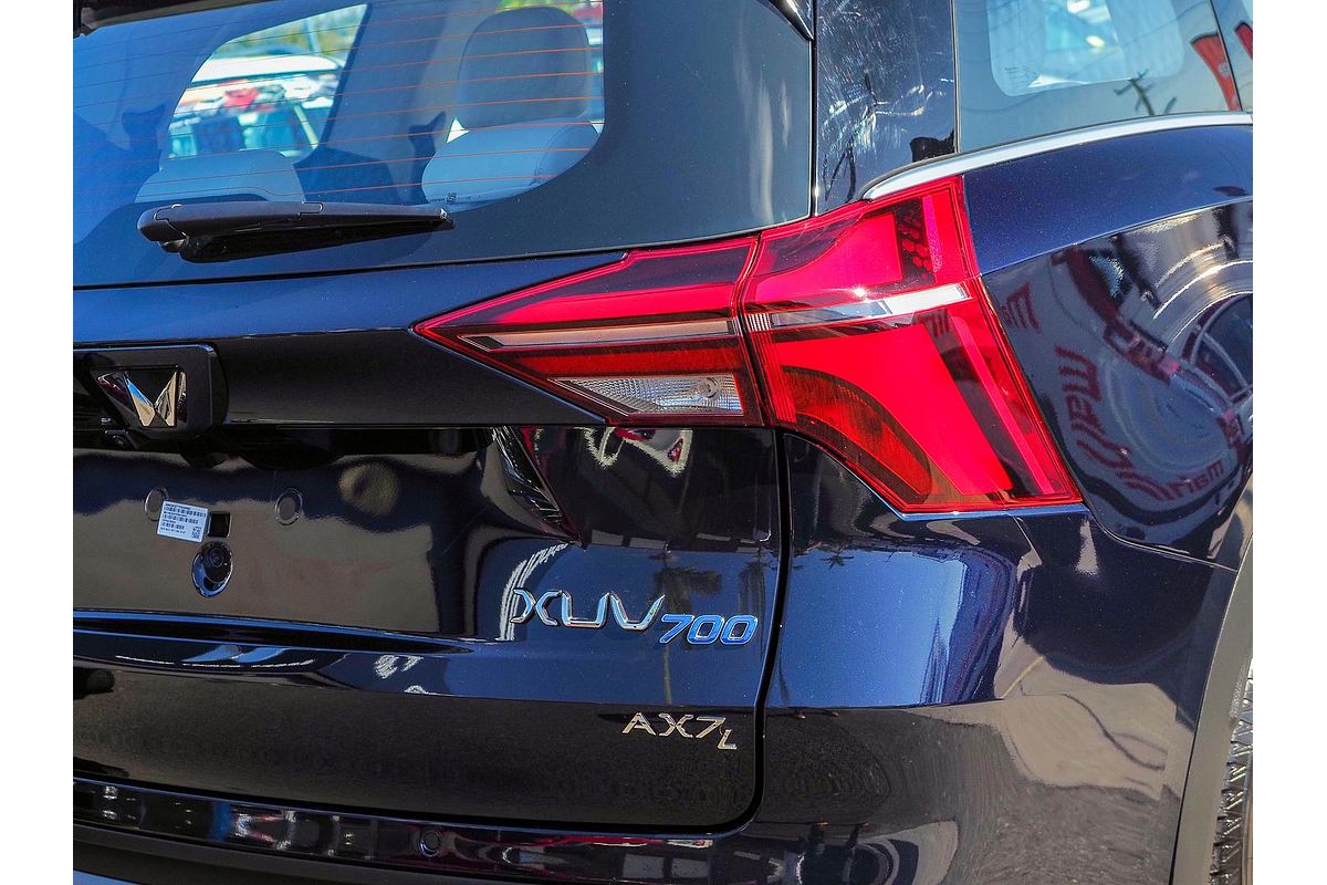 2024 Mahindra XUV700 AX7L