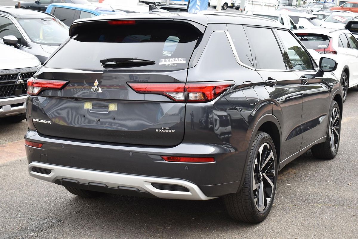 2024 Mitsubishi Outlander Exceed ZM