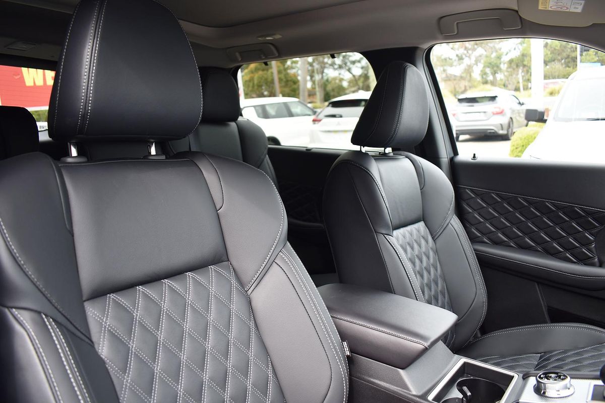 2024 Mitsubishi Outlander Exceed ZM