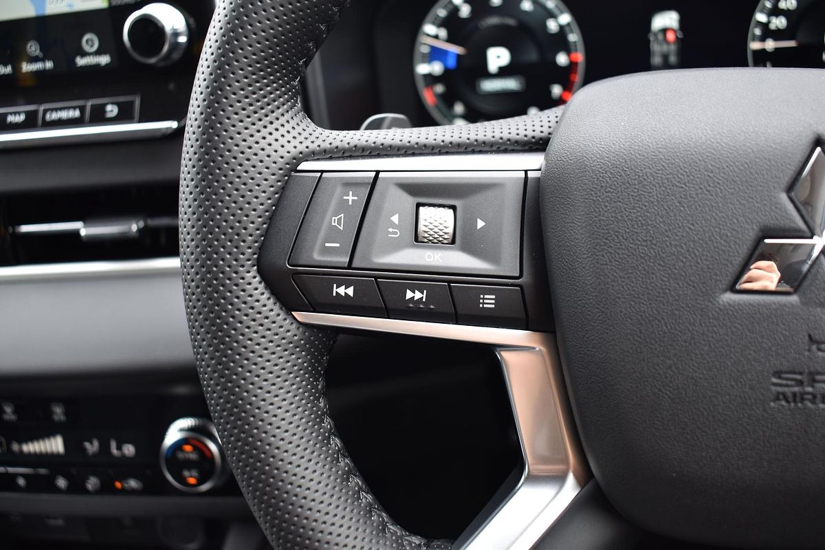 2024 Mitsubishi Outlander Exceed ZM