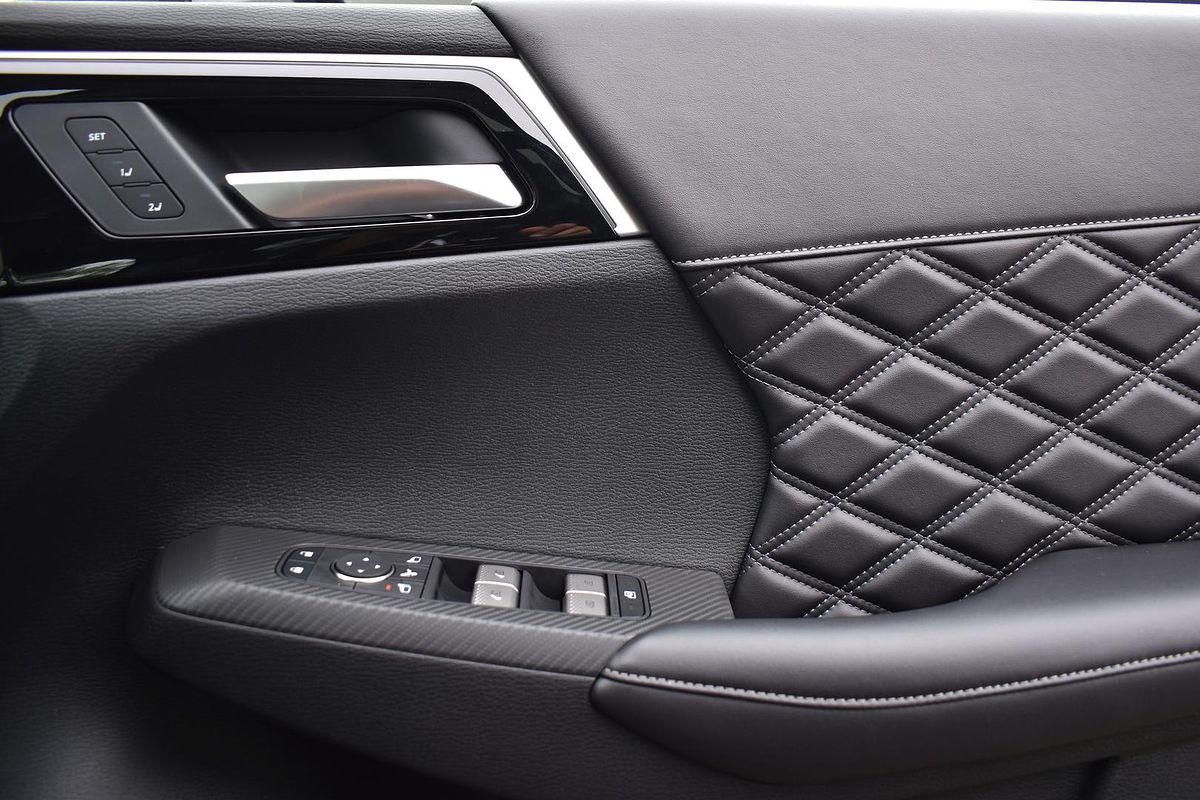 2024 Mitsubishi Outlander Exceed ZM