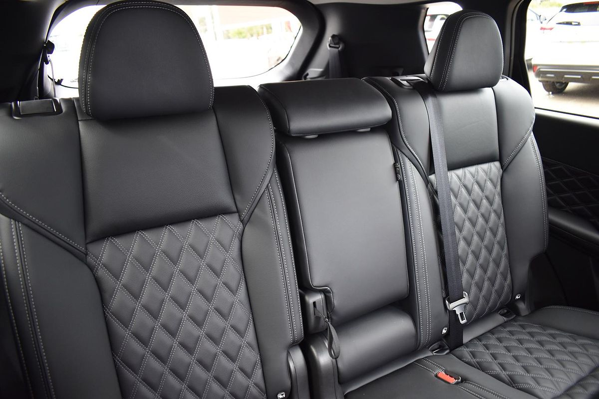 2024 Mitsubishi Outlander Exceed ZM