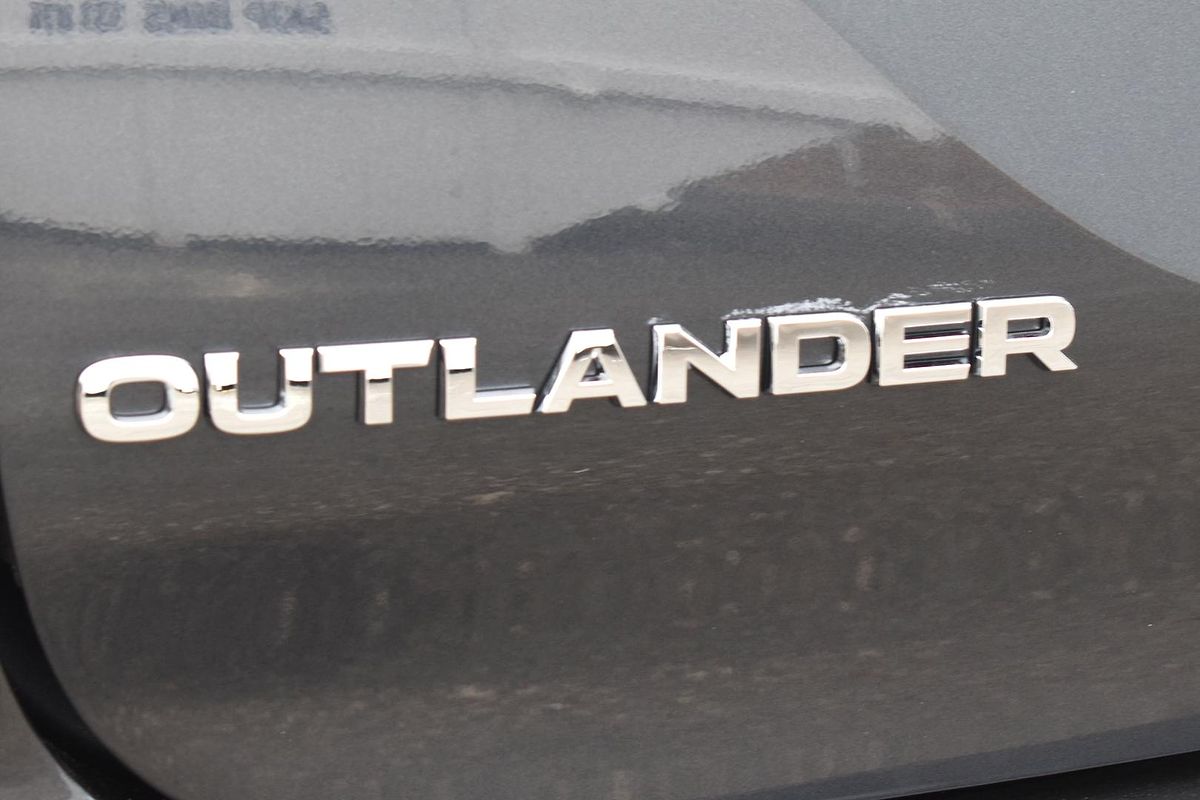 2024 Mitsubishi Outlander Exceed ZM