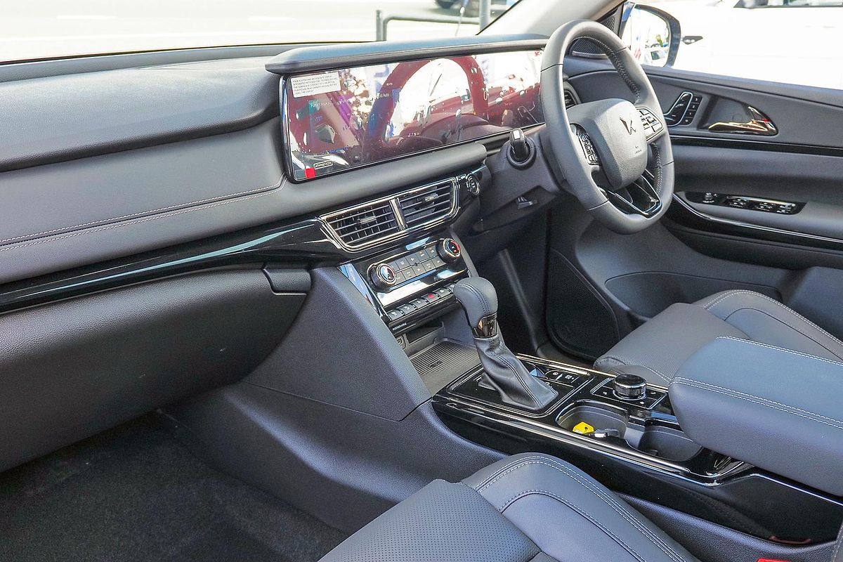 2024 Mahindra XUV700 AX7L Black Edition