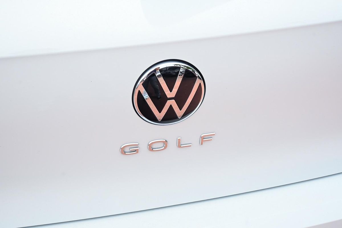 2023 Volkswagen Golf 110TSI R-Line 8