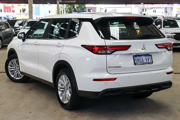 2023 Mitsubishi Outlander ES ZM