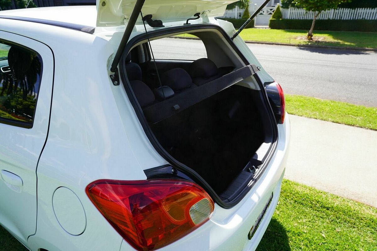 2013 Mitsubishi Mirage ES LA