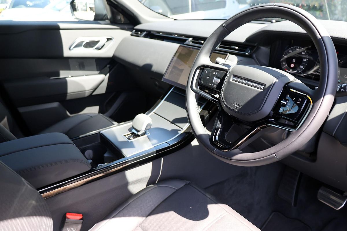 2023 Land Rover Range Rover Velar P250 Dynamic SE L560