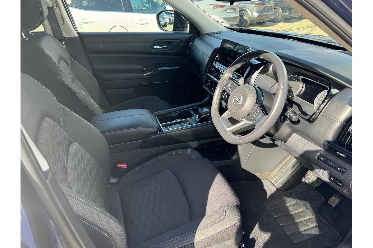 2022 Nissan Pathfinder ST-L R53