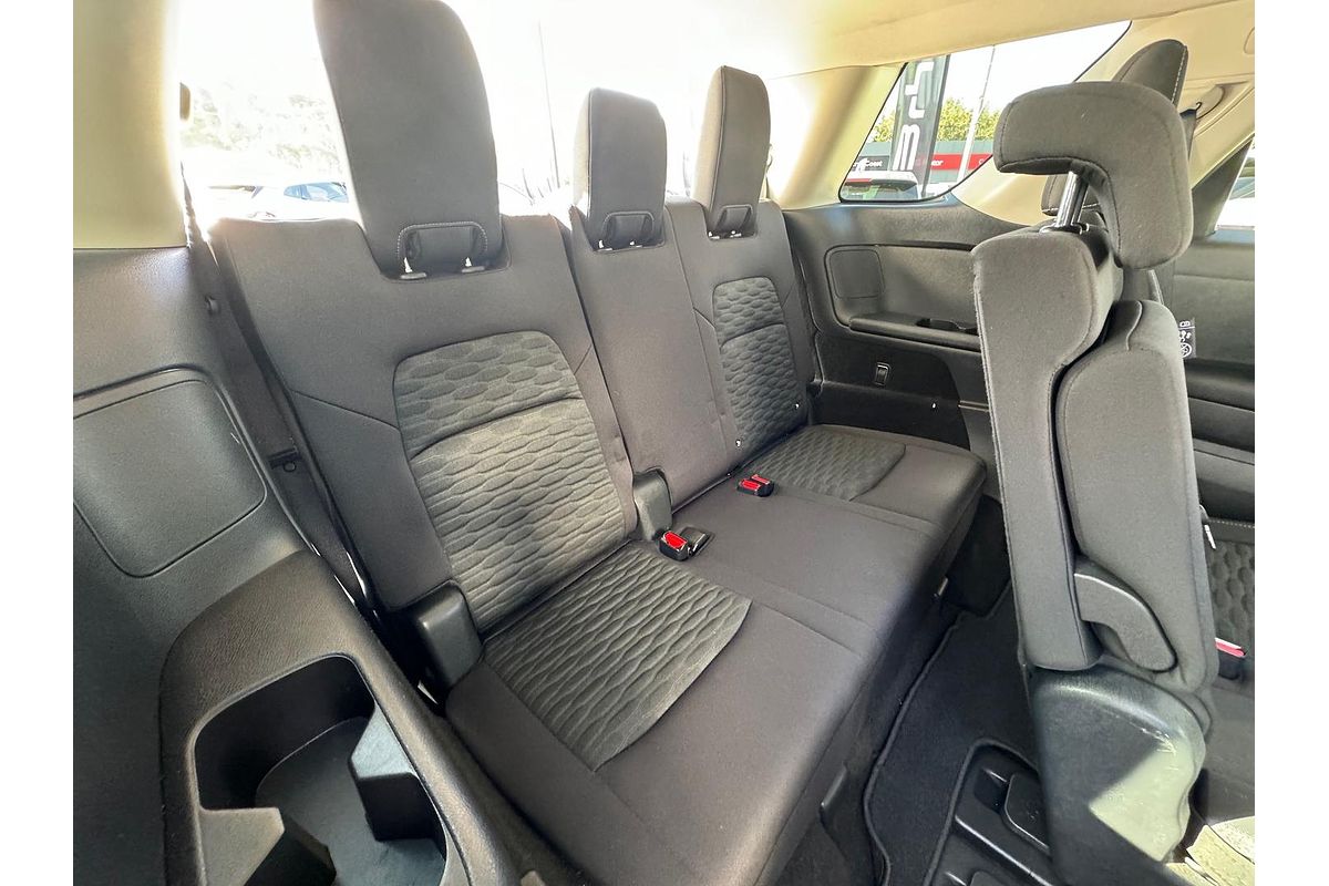 2022 Nissan Pathfinder ST-L R53