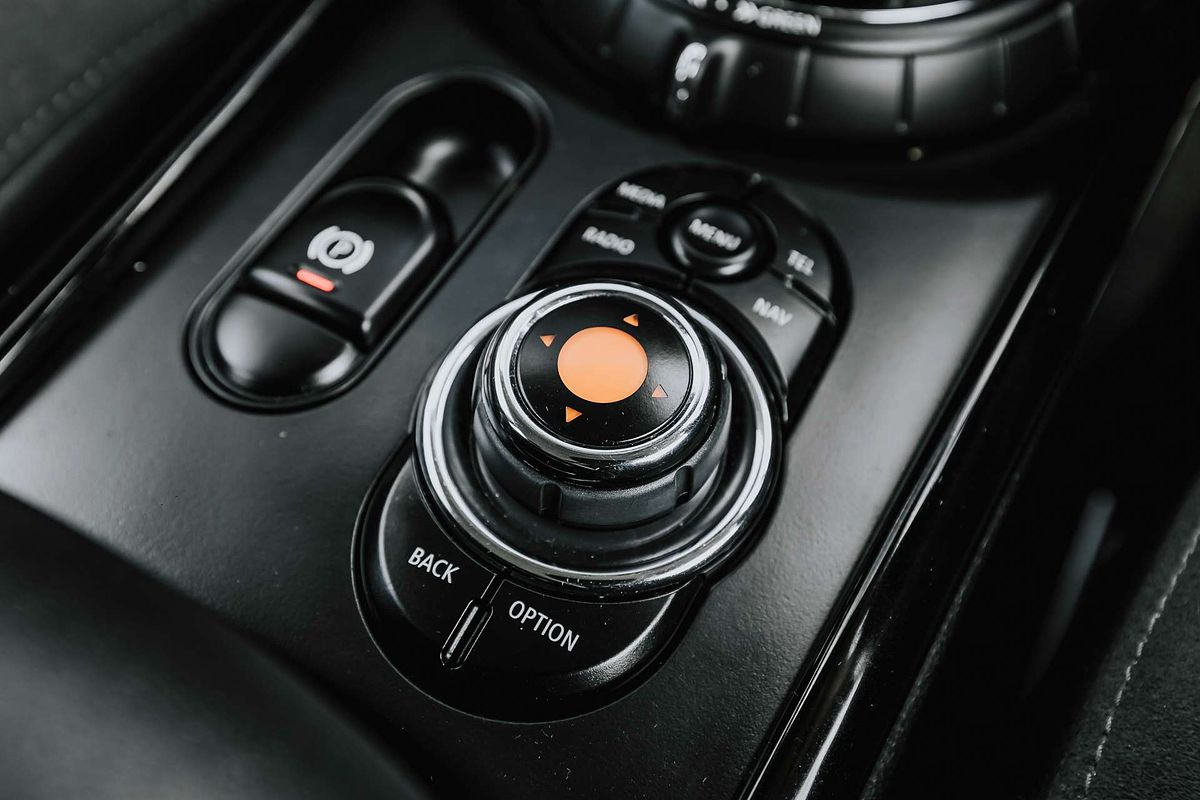 2016 MINI Clubman Cooper S F54