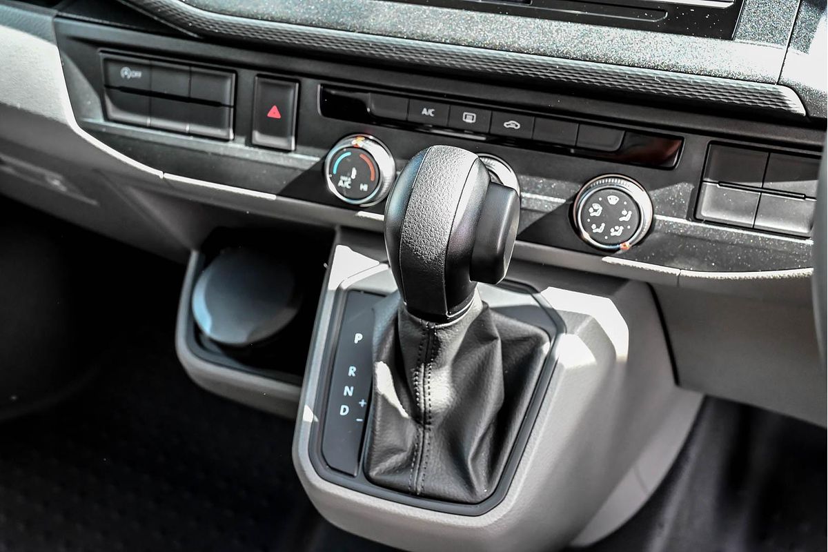 2024 Volkswagen Transporter TDI340 T6.1 LWB