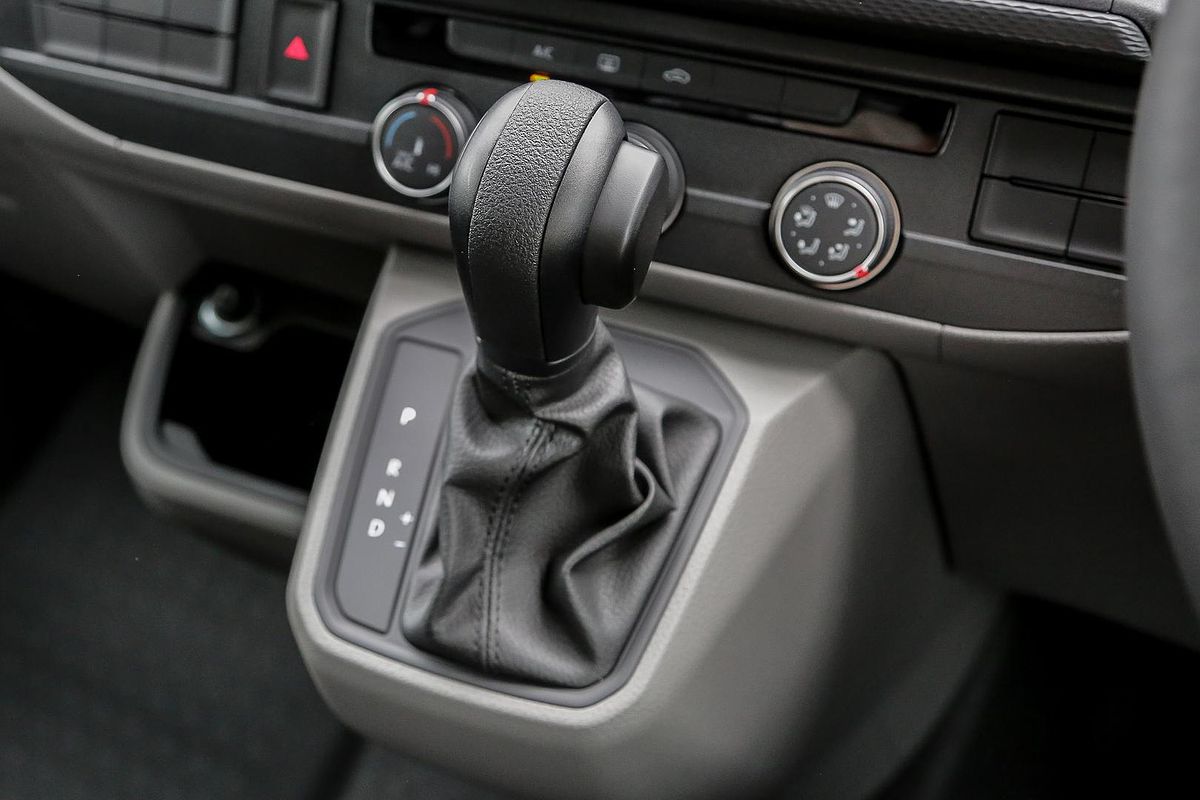 2024 Volkswagen Transporter TDI450 T6.1 LWB