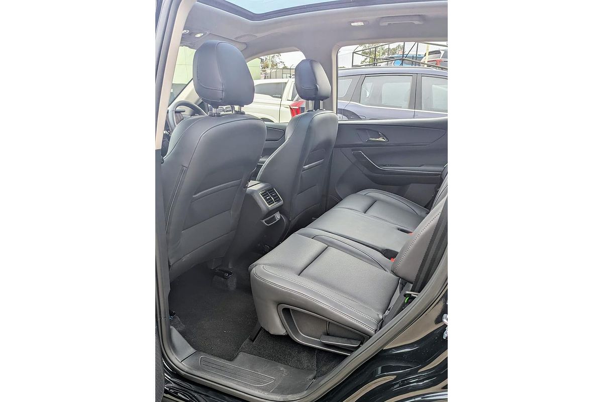 2024 Mahindra XUV700 AX7L Black Edition