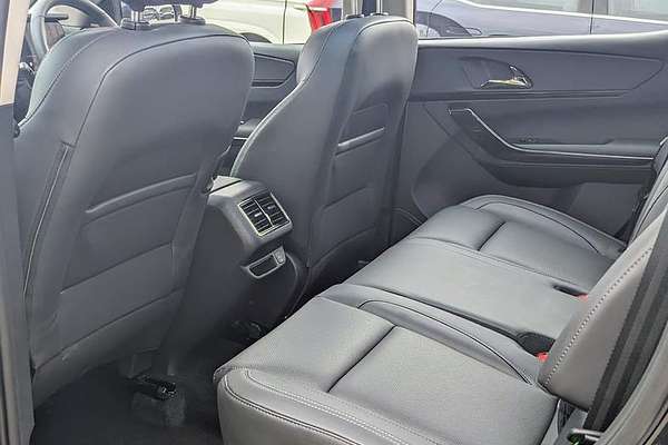 2024 Mahindra XUV700 AX7L Black Edition
