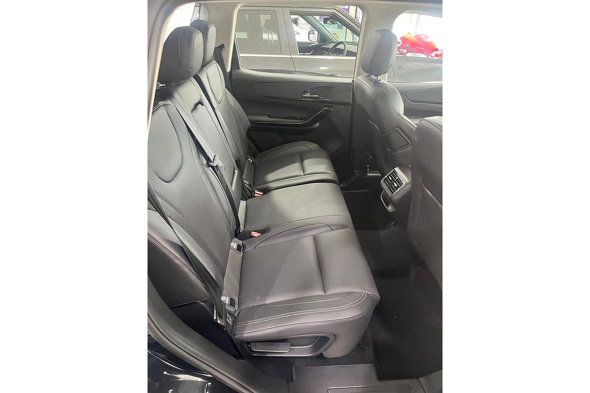 2024 Mahindra XUV700 AX7L Black Edition
