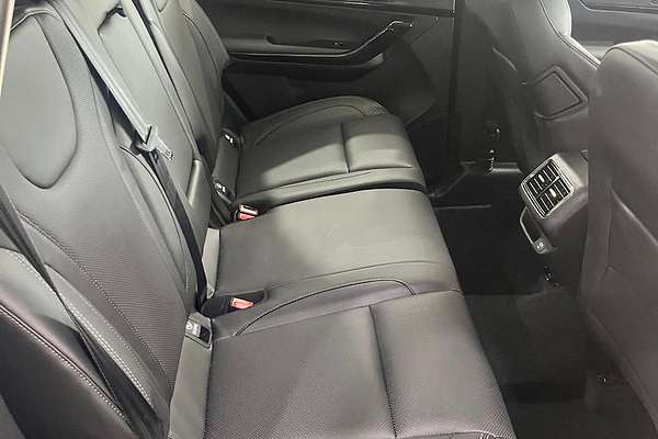 2024 Mahindra XUV700 AX7L Black Edition